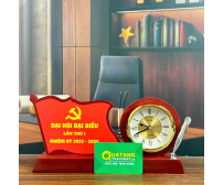 Kỷ Niệm Chương Gỗ Kèm Đồng Hồ, Cắm Viết
