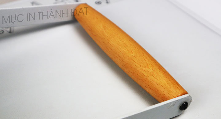 Bàn cấn giấy răng cưa (6)